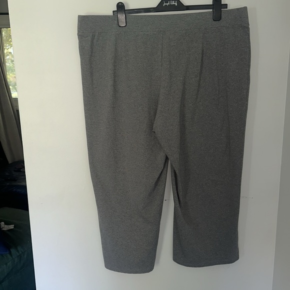 Eileen Fisher grey capris size 2X - Picture 3 of 3